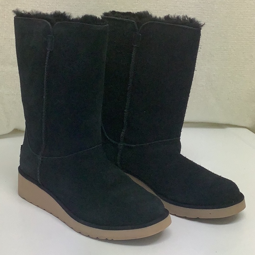 Koolaburra by Ugg short black boots
